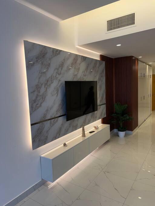 Modern In The Heart Of شقة *